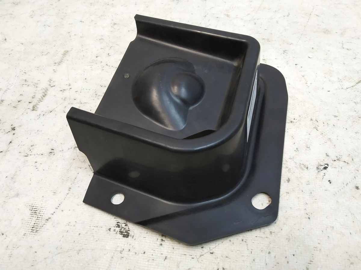 4 Накладка стакана амортизатора правого Tesla Model Y, Model Y Feb 2025 1494084-00-A