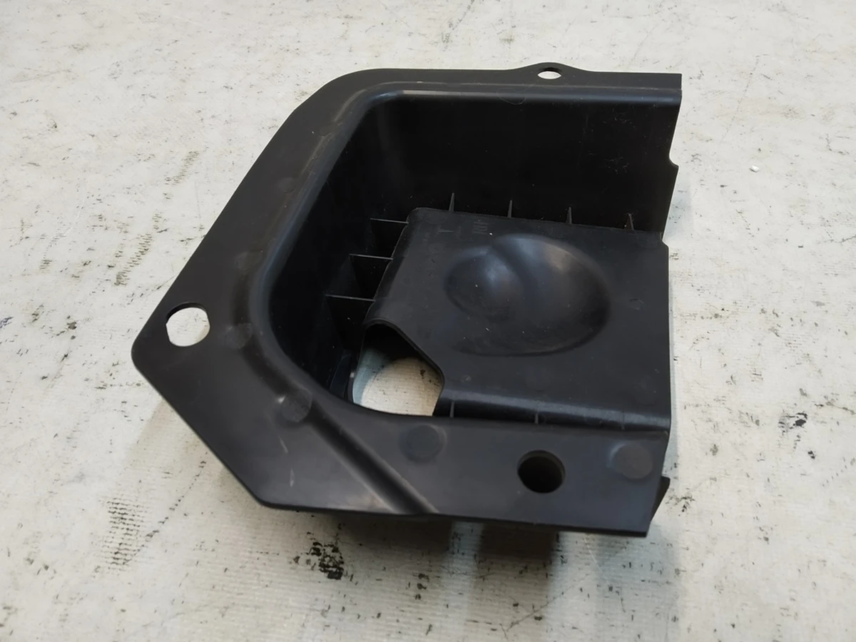 4 Накладка стакана амортизатора правого Tesla Model Y, Model Y Feb 2025 1494084-00-A