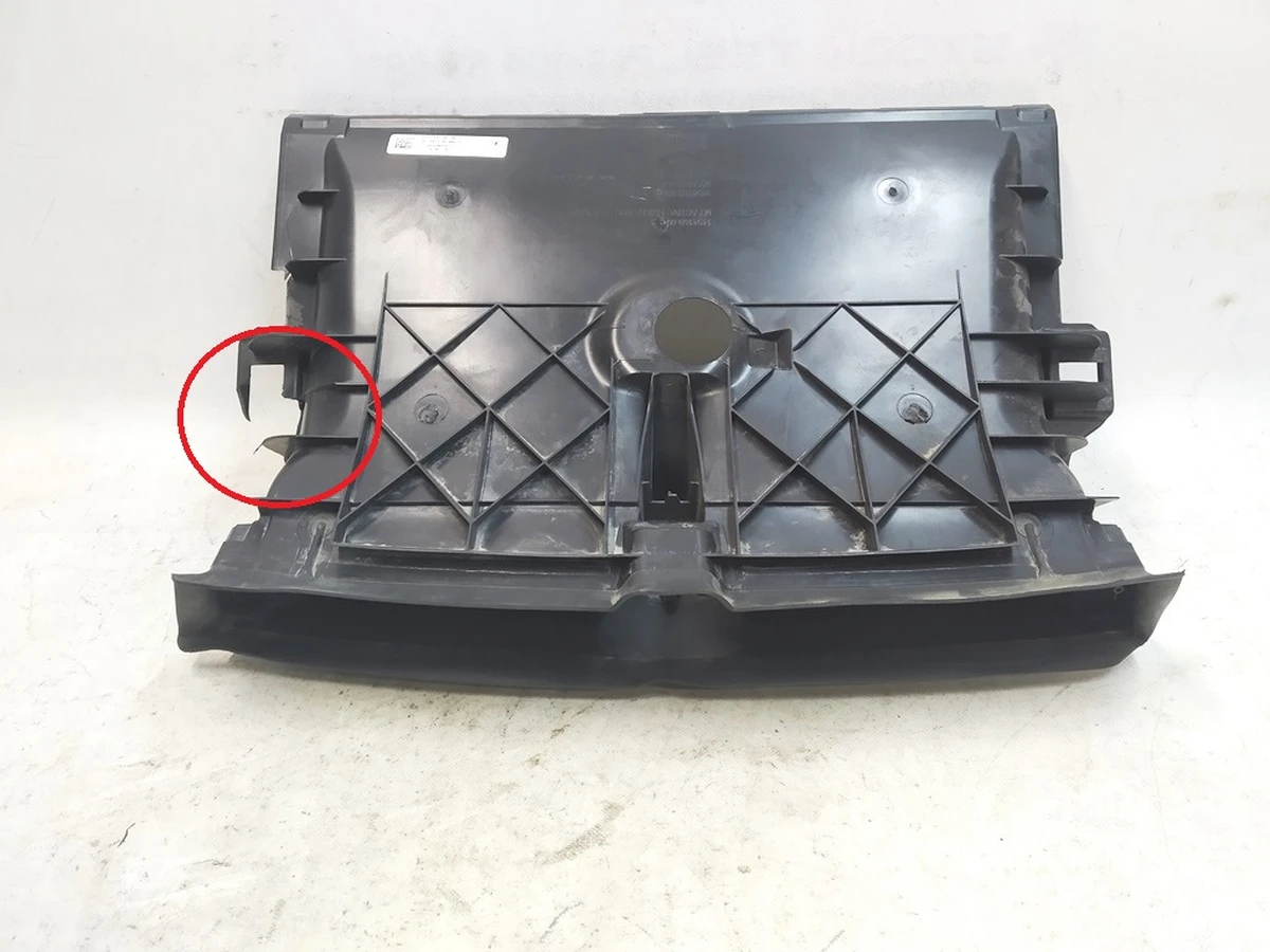 Корпус люверса центрального Tesla Model Y 1494159-00-C