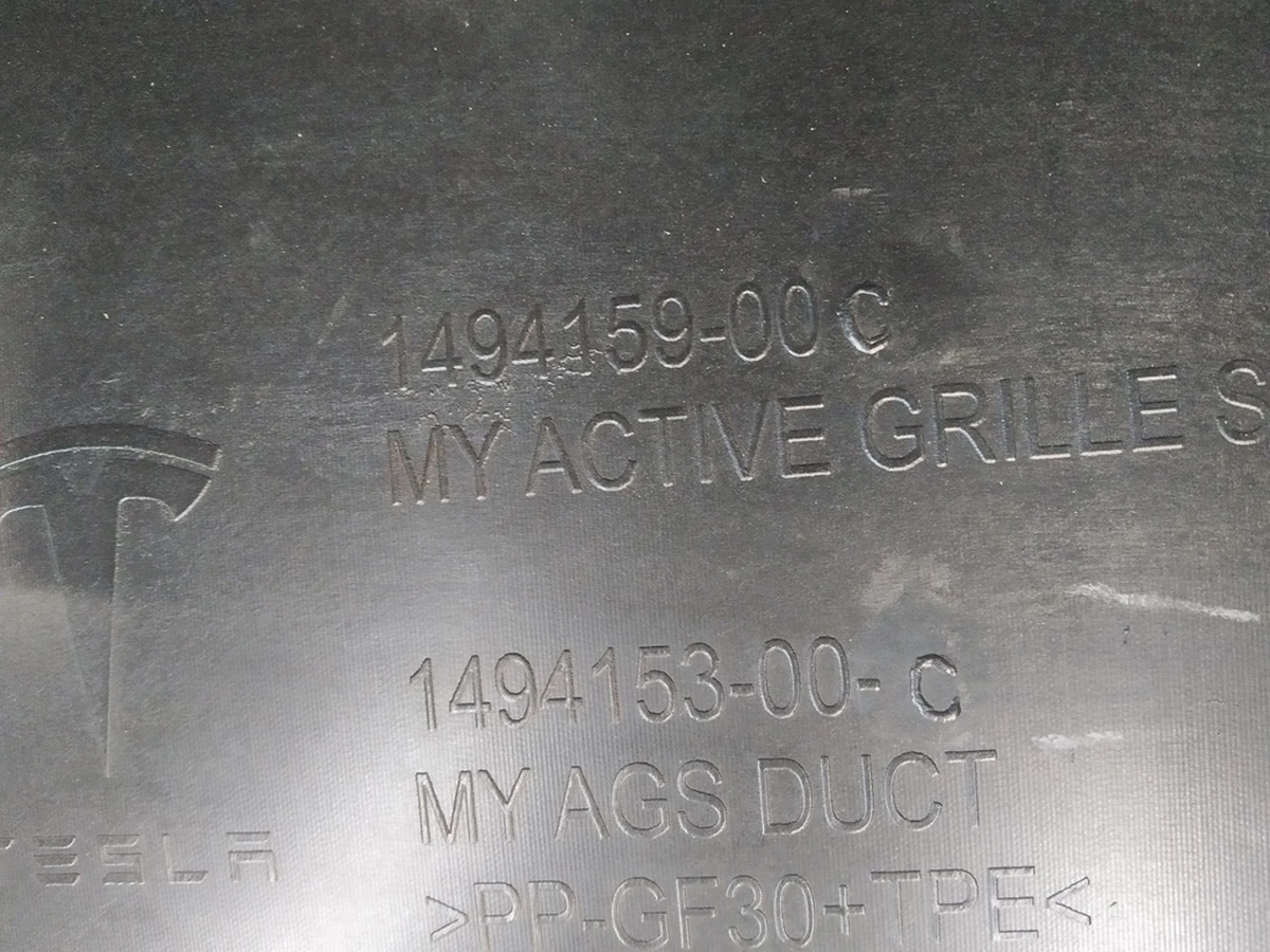 Корпус люверса центрального Tesla Model Y 1494159-00-C