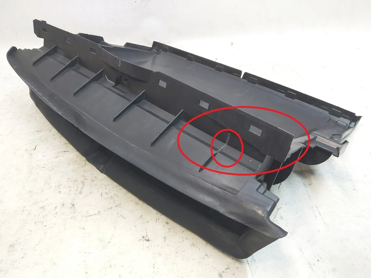 5 Корпус люверса центрального Tesla Model Y 1494159-00-C