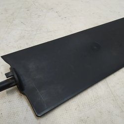 5 Лопать права люверси центральної Tesla Model Y 1494159-00-C