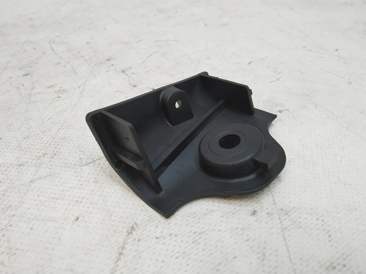 5 Кронштейн лівий кріплення пластини люверса центральної Tesla model Y 1494159-00-C