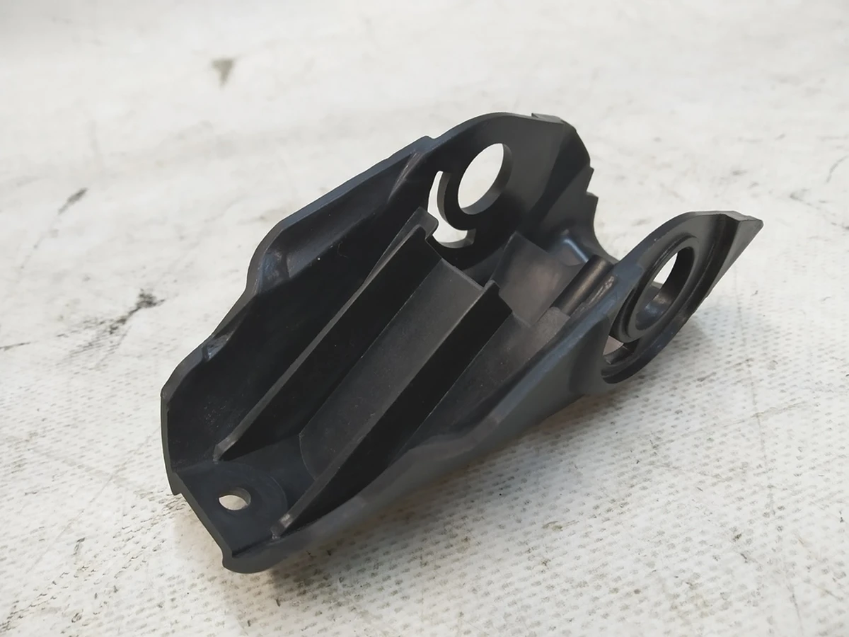 1 Накладка электропривода люверса (повреждение) Tesla Model 3 1559787-00-A