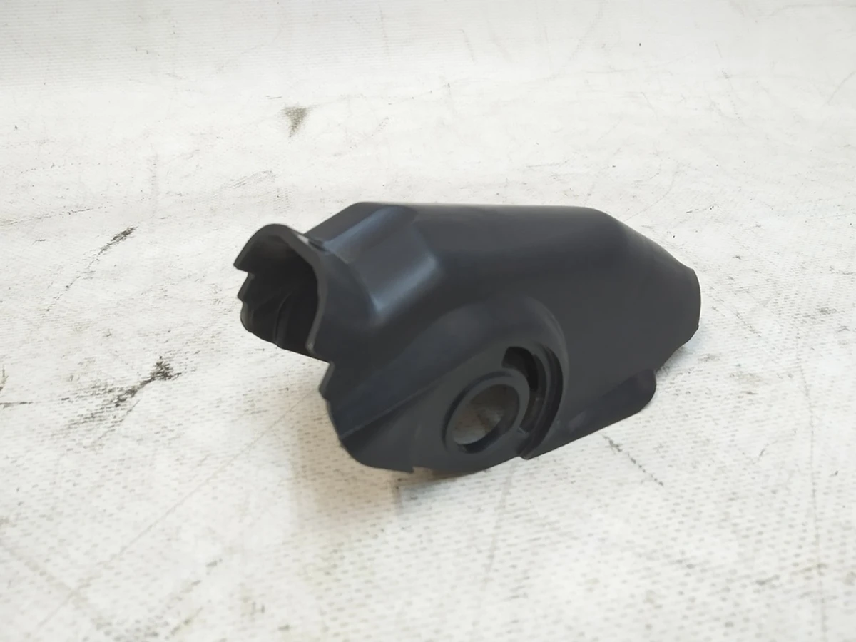 1 Накладка электропривода люверса (повреждение) Tesla Model 3 1559787-00-A