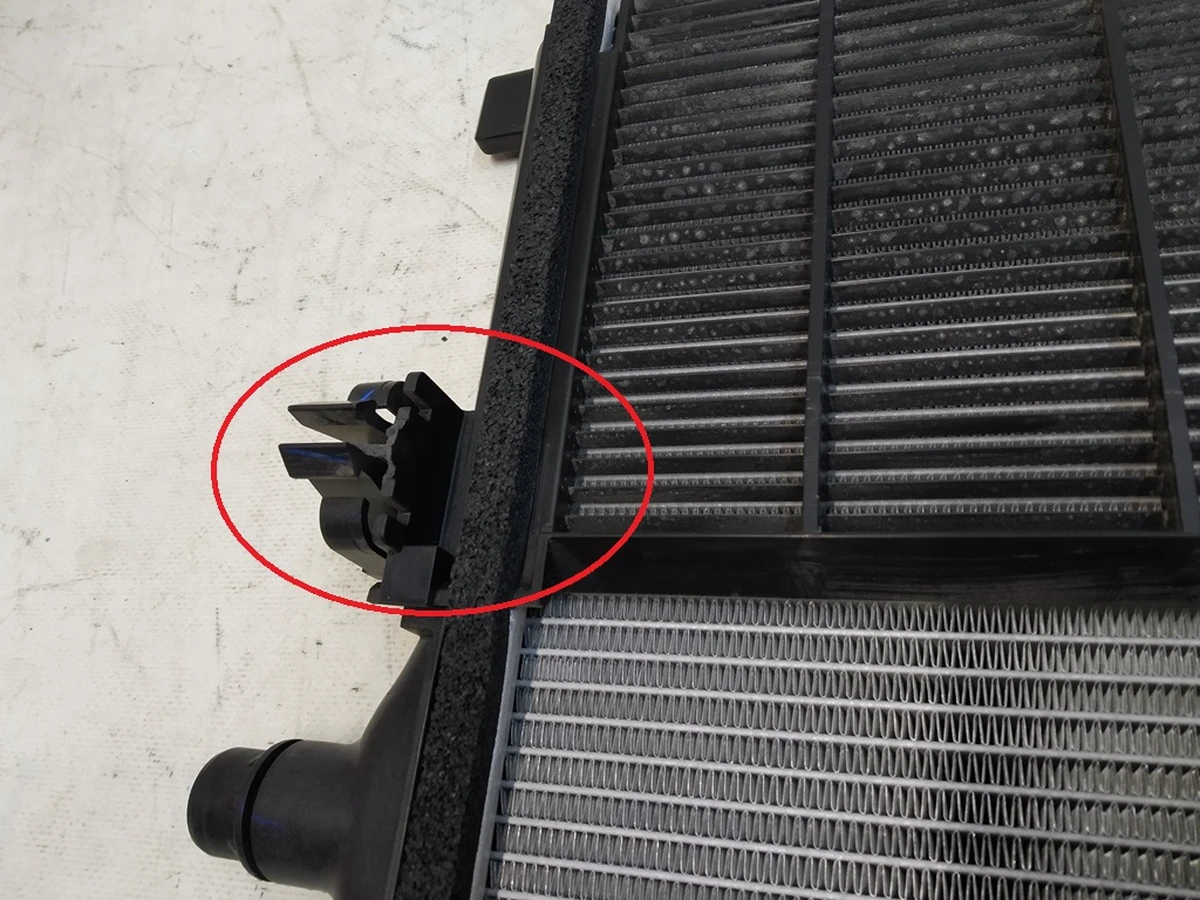 1 Радиатор охлаждения основной Tesla Model 3, Model Y 1494175-00-A