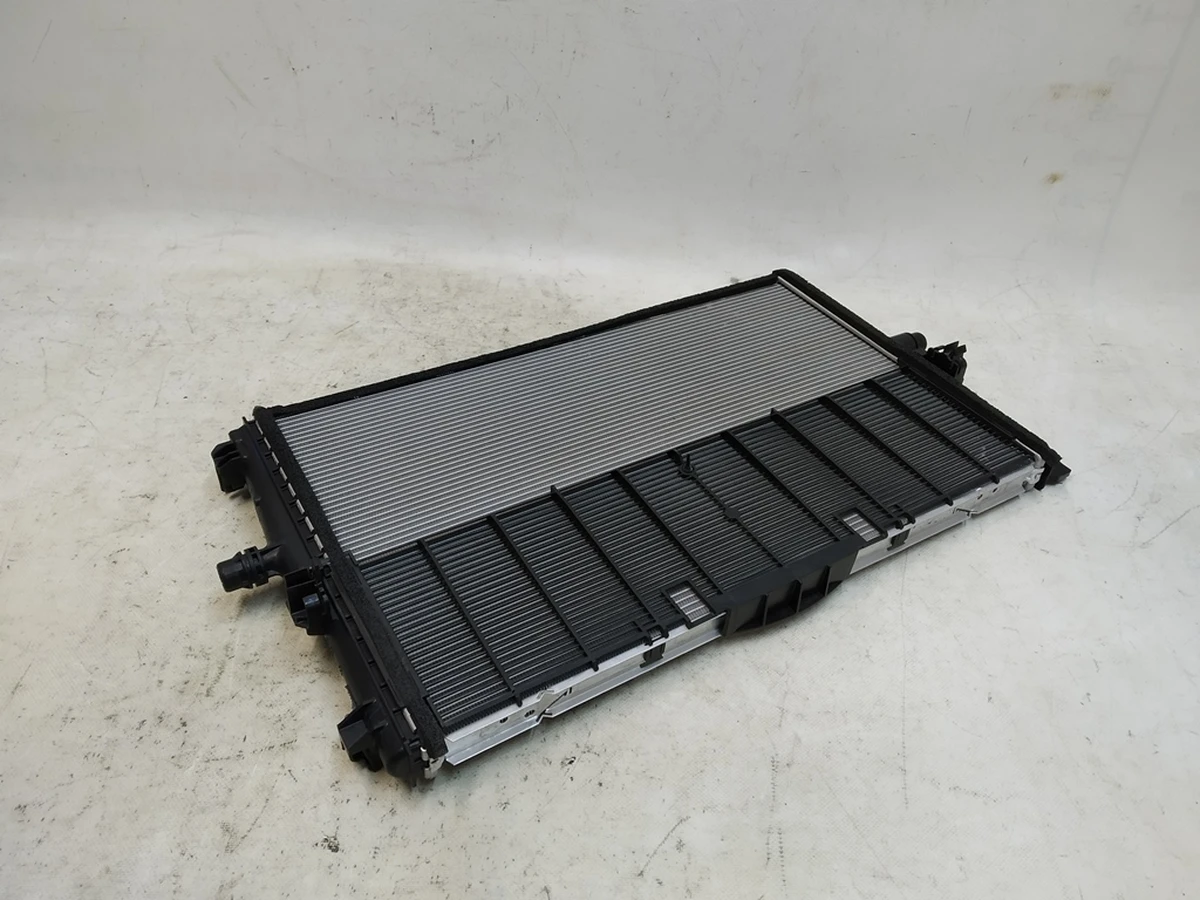 1 Радиатор охлаждения основной Tesla Model 3, Model Y 1494175-00-A