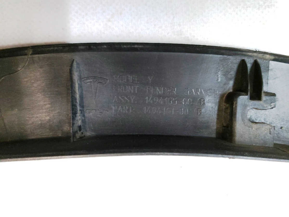 8 Накладка арки крила переднього лівого пластик Tesla Model Y 1494185-00-C