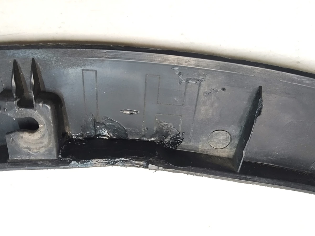 8 Front fender garnish - Left hand Tesla Model Y 1494185-00-C