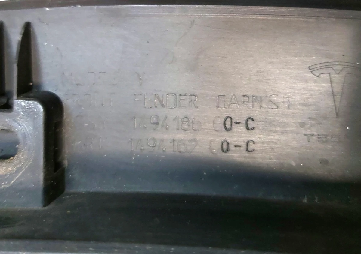 9 Накладка арки крила переднього правого пластик Tesla Model Y 1494186-00-C