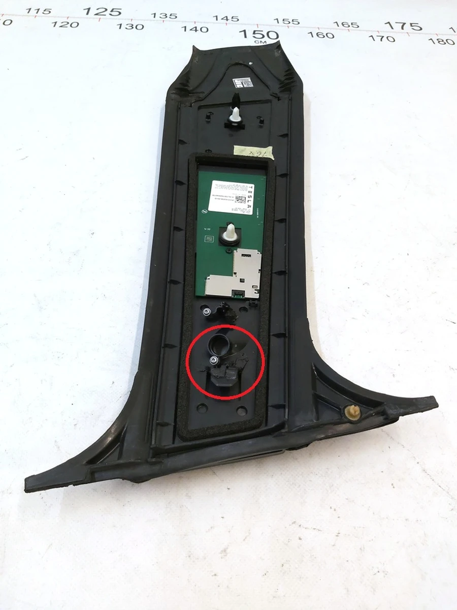 7 B PILLAR APPLIQUE - RIGHT HAND (glass) without a camera, restored Tesla Model Y 1506886-00-H