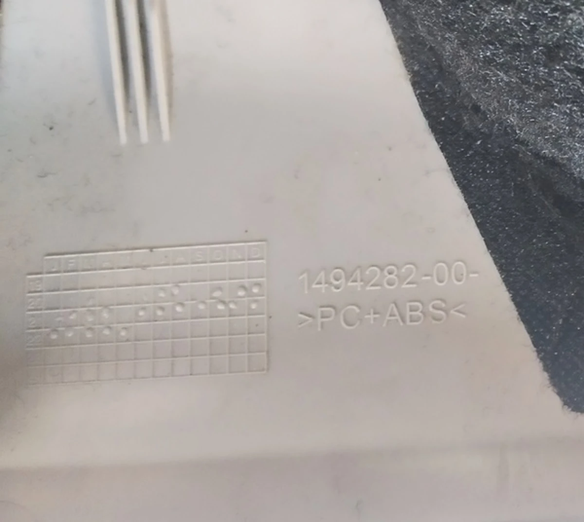 2 REAR HL ASY damaged Tesla model Y 1593719, 1490404