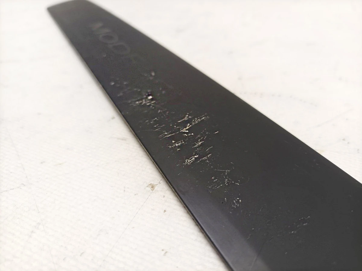 2 Накладка декоративная порога BLACK с повреждением Tesla Model Y 1494301-00-A