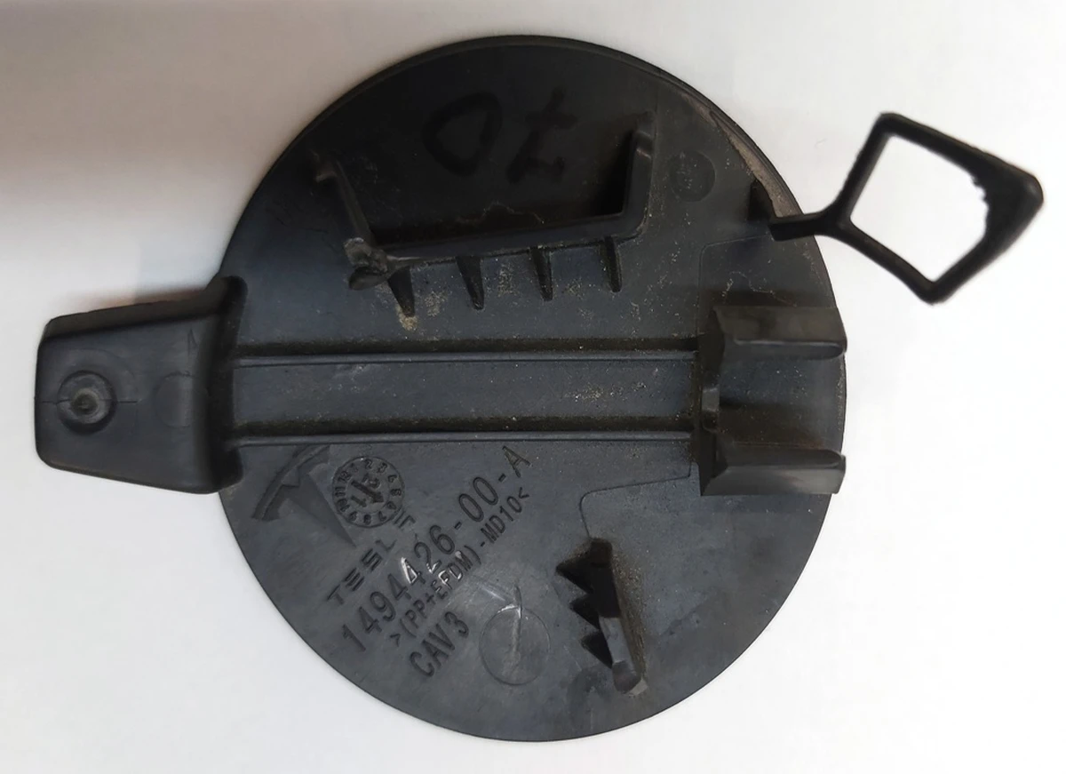 6 Заглушка бампера заднего Tesla Model Y 1494426-00-A