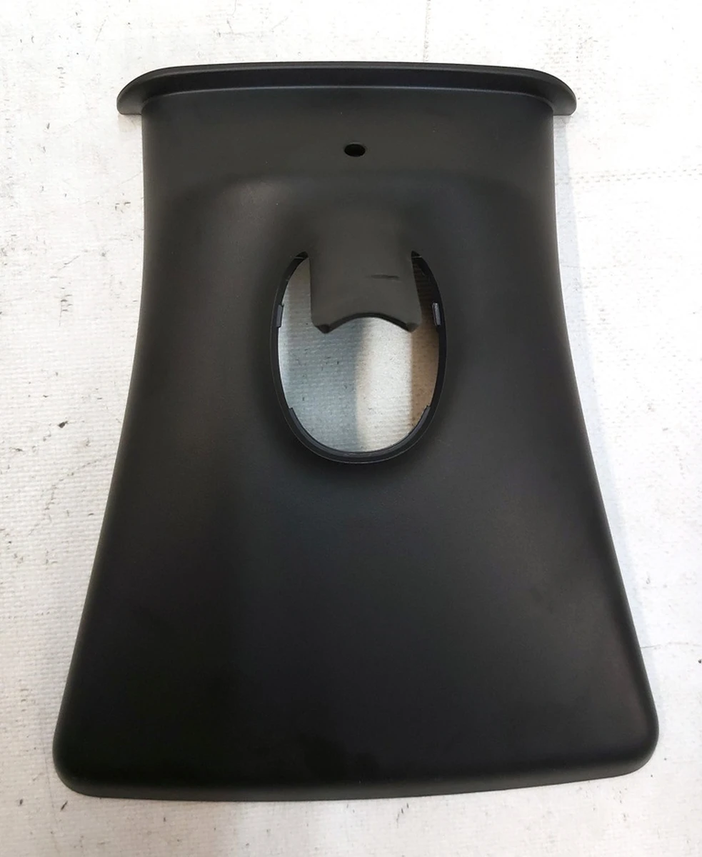 3 Облицовка кронштейна зеркала заднего вида и камеры салона верхняя Tesla model Y 1755687-00-B