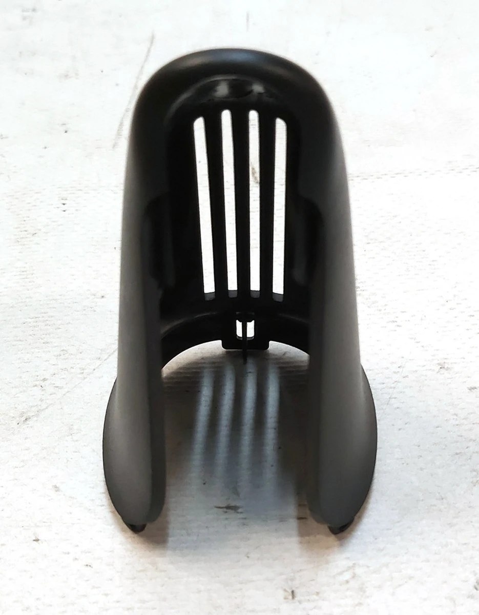 4 Облицовка кронштейна зеркала заднего вида и камеры TRIPLE нижняя Tesla model Y 1494443-00-B