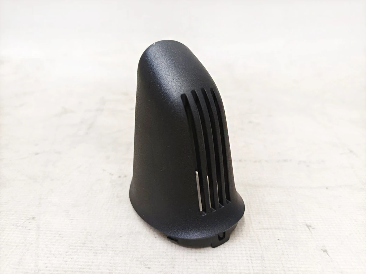 4 Облицювання кронштейна дзеркала заднього виду та камери TRIPLE нижня Tesla model Y 1494443-99-B