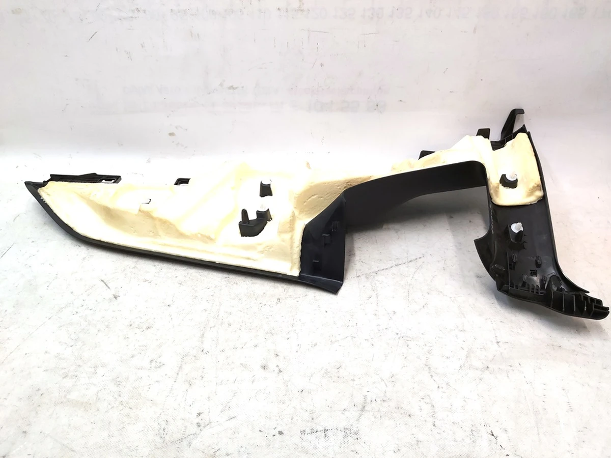 6 Накладка ременя безпеки стійки С лівої Tesla model Y 1494608-00-I