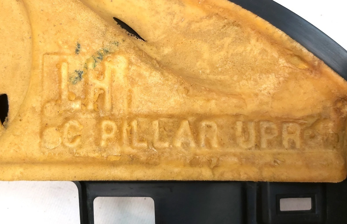 6 Накладка ременя безпеки стійки С лівої Tesla model Y 1494608-00-I