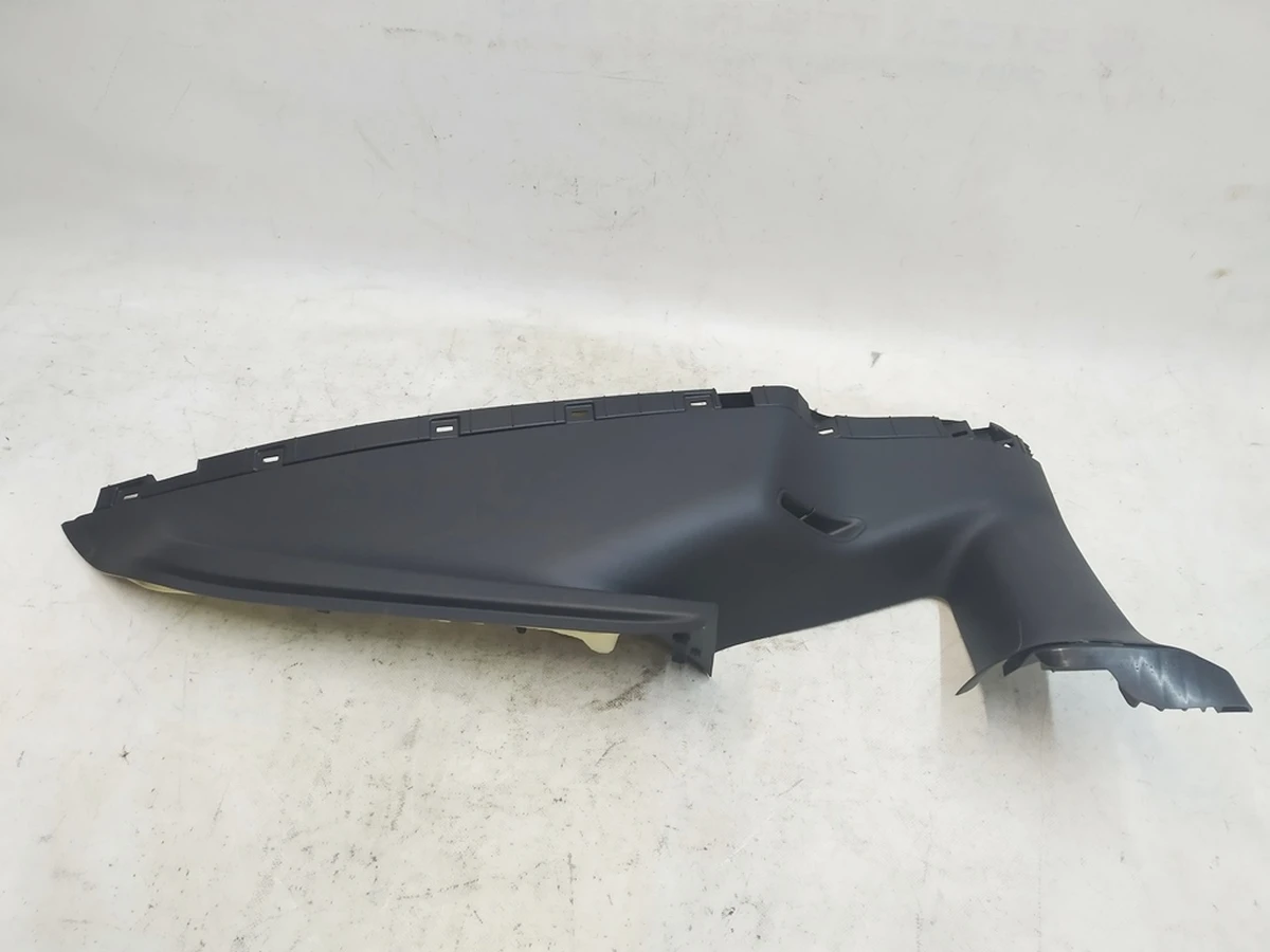 6 Накладка ремня безопасности стойки С правой с повреждением Tesla model Y 1494609-00-I