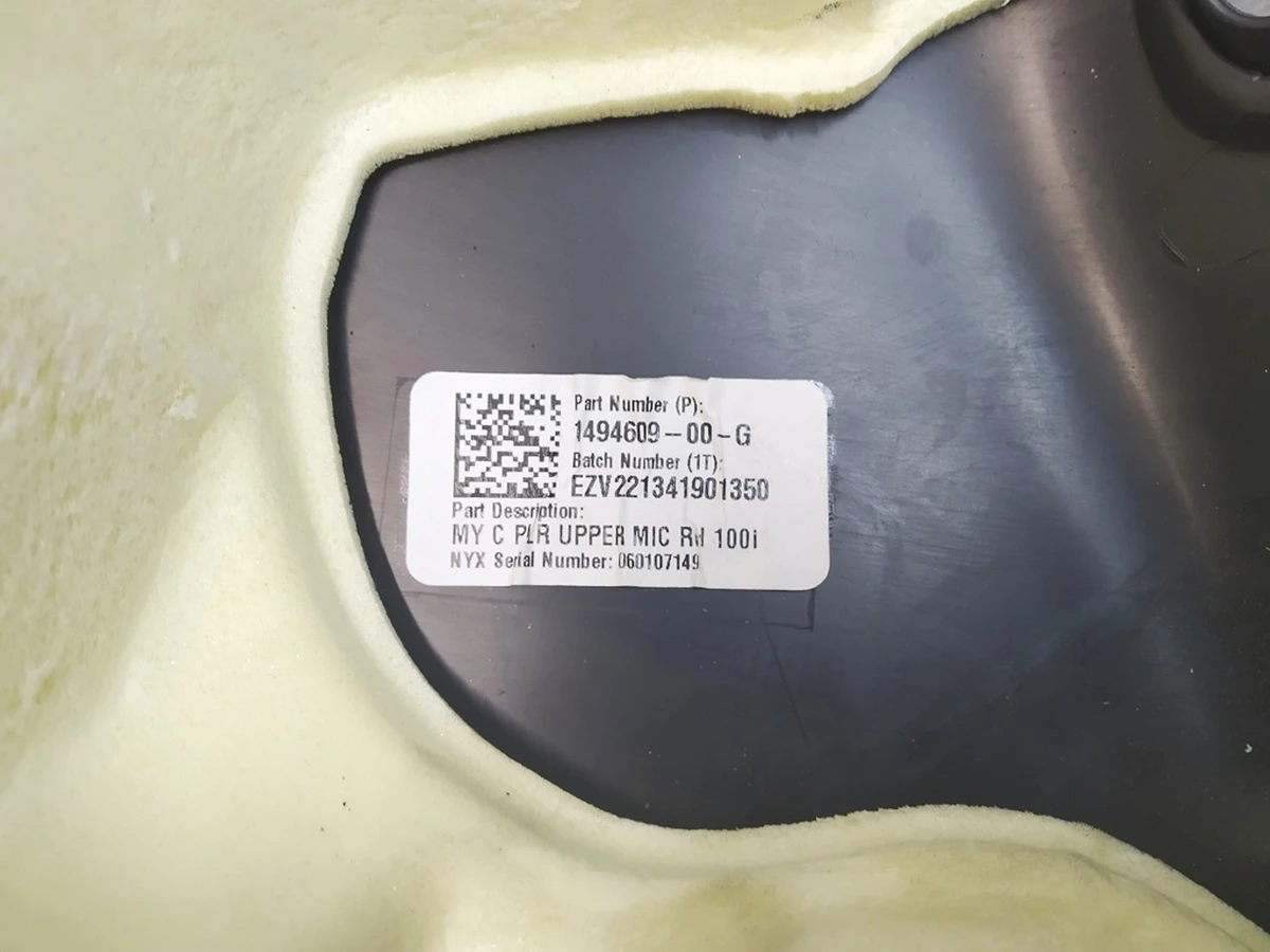 6 Накладка ремня безопасности стойки С правой с повреждением Tesla model Y 1494609-00-I