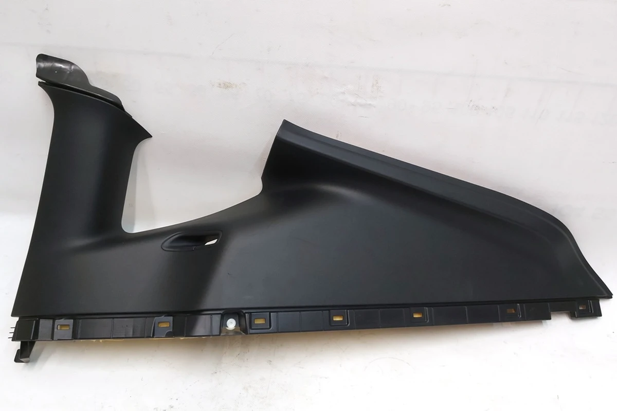 6 Накладка ременя безпеки стійки С правої з ушкодженням Tesla model Y 1494609-79-A