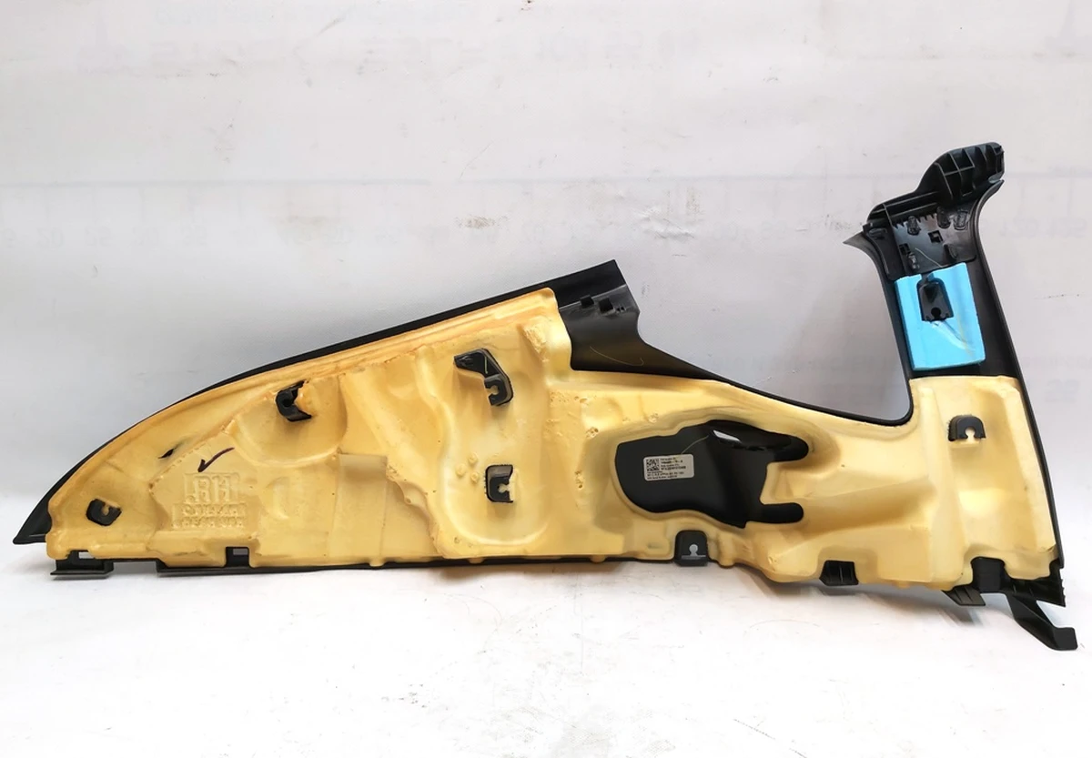 6 Накладка ременя безпеки стійки С правої з ушкодженням Tesla model Y 1494609-79-A