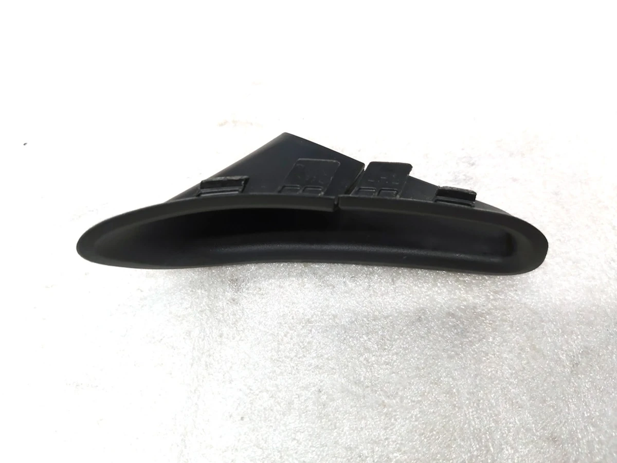 17 Накладка декоративна ременя безпеки 2-го ряду сидінь ліва Tesla Model Y 1494612-00-C