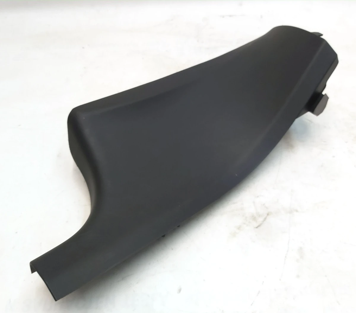 7 MY, C PILLAR LOWER TRIM, ASY, LH Tesla model Y 1494625-00-C