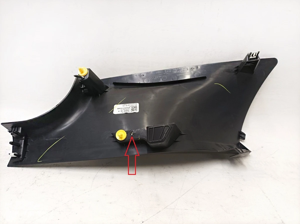 Накладка стійки C нижня права з пошкодженням Tesla model Y 1494626-00-C