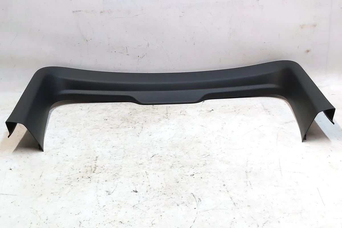 1 MY, LIFTGATE UPPER TRIM, ASY damaged Tesla model Y 1494632-00-C