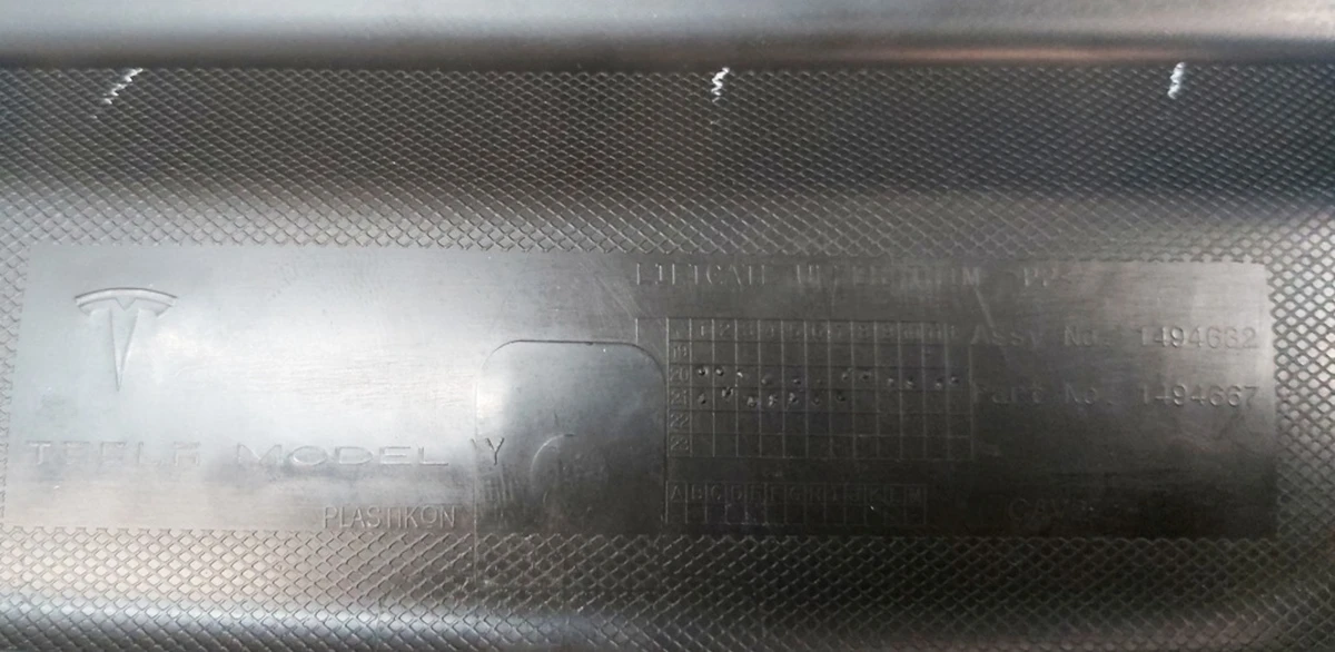 1 MY, LIFTGATE UPPER TRIM, ASY damaged Tesla model Y 1494632-00-C