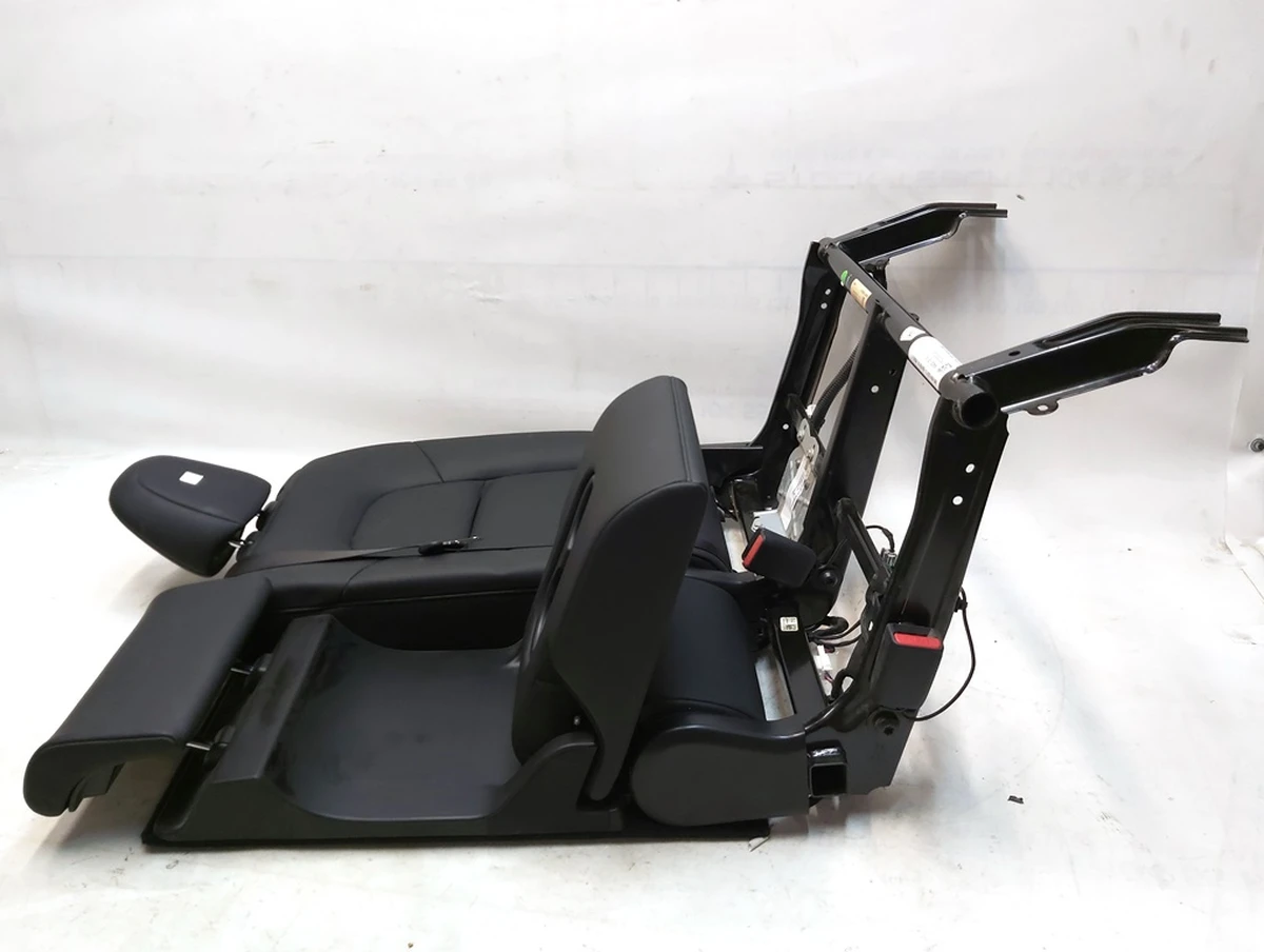 1 Спинка сидіння 2-го ряду подвійна PUR BLK у зборі з підголовниками та центральним підлокітником Tesla Model Y 3907891-01-A