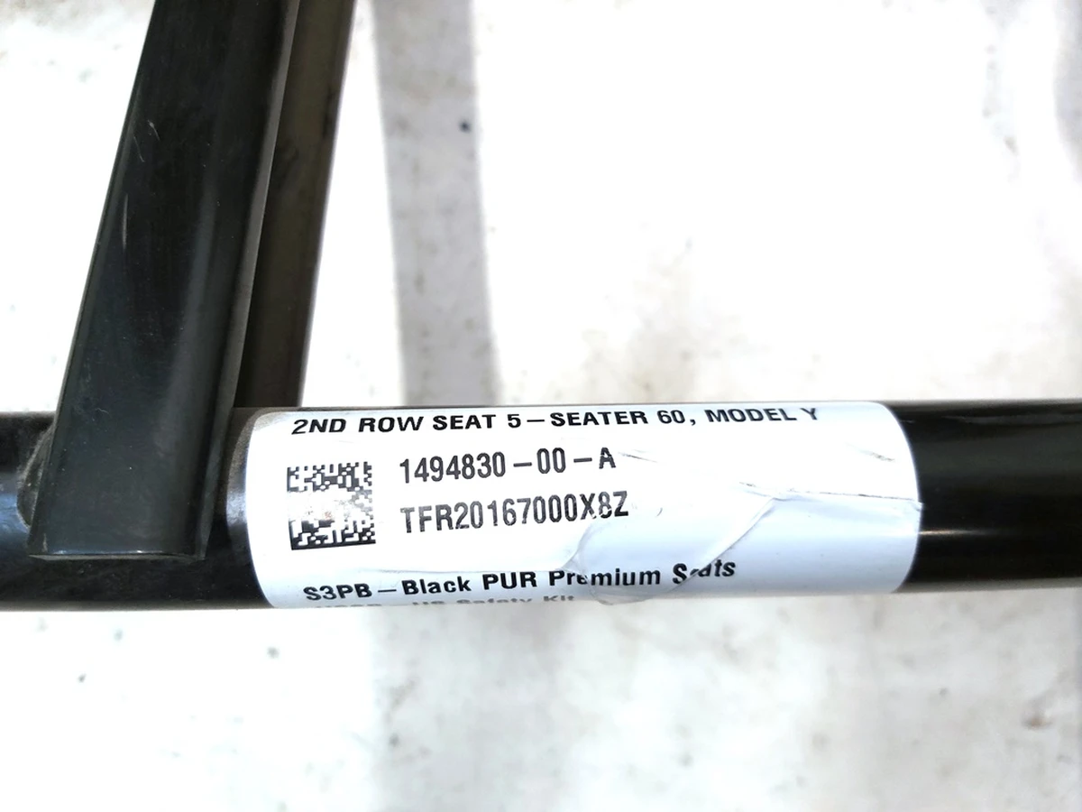 1 Спинка сидіння 2-го ряду подвійна PUR BLK у зборі з центральним підголівником Tesla model Y 3907891-01-A