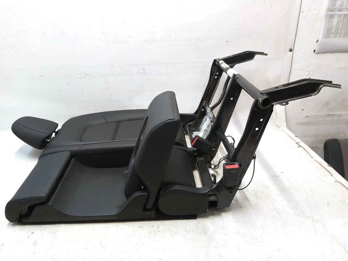 1 Спинка сидіння 2-го ряду подвійна PUR BLK у зборі з центральним підголівником Tesla model Y 3907891-01-A