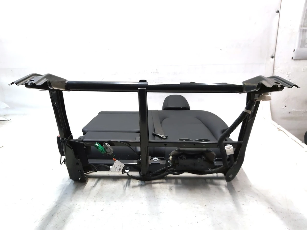 1 Спинка сидіння 2-го ряду подвійна PUR BLK у зборі з центральним підголівником Tesla model Y 3907891-01-A