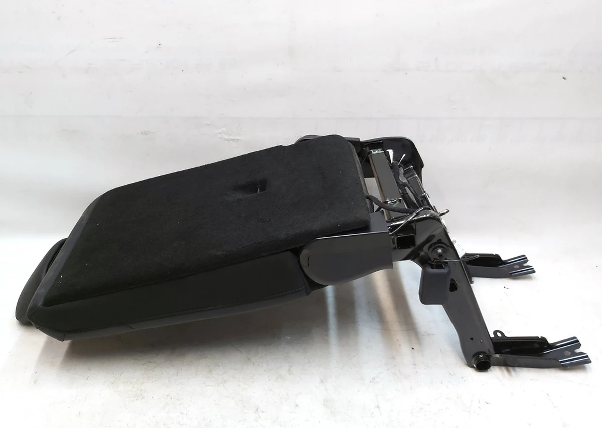 2 NA MY 40 RH SEAT ASY PUR BLK assembly with central headrest Tesla model Y 3907892-01-A