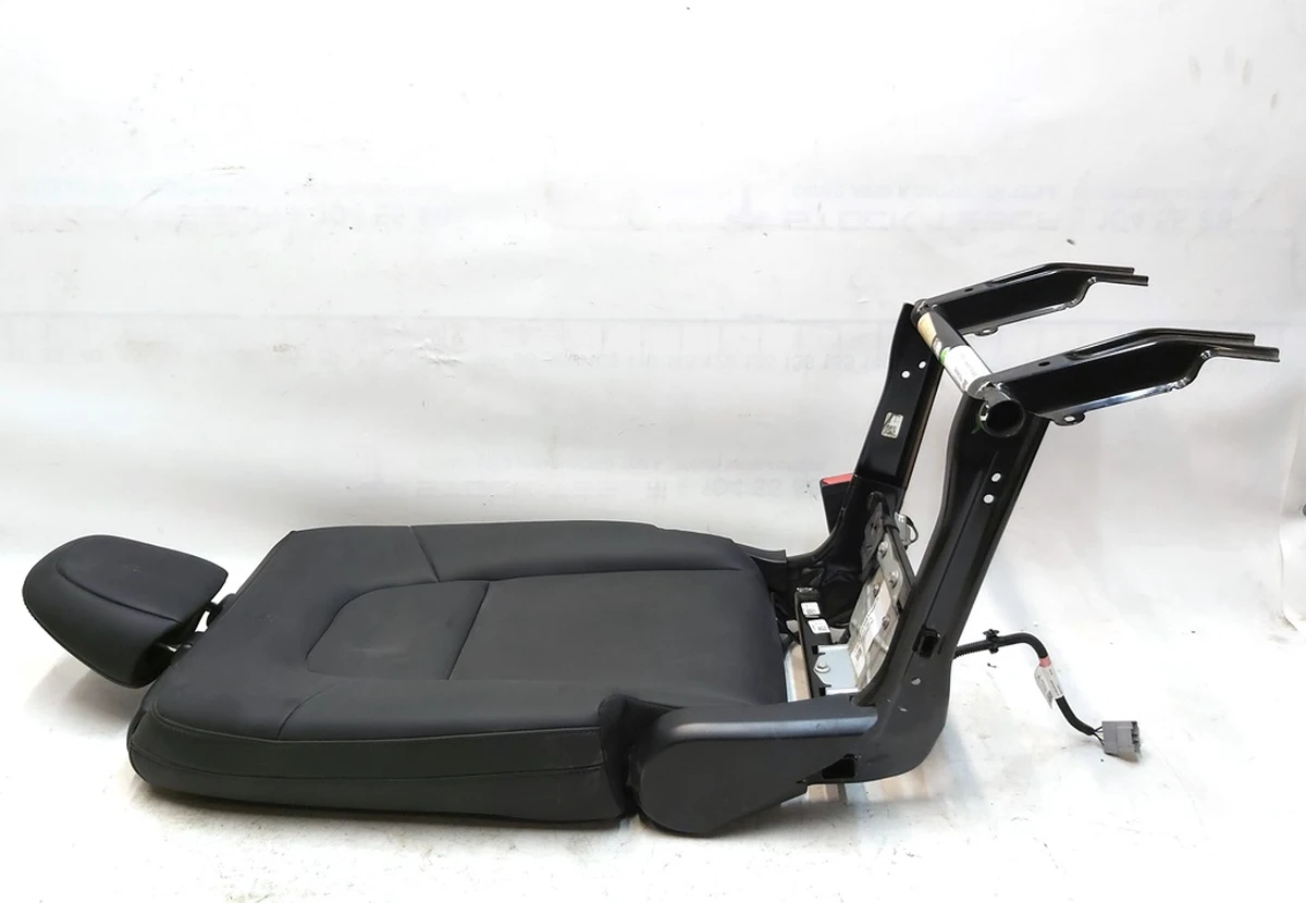 2 NA MY 40 RH SEAT ASY PUR BLK assembly with central headrest Tesla model Y 3907892-01-A