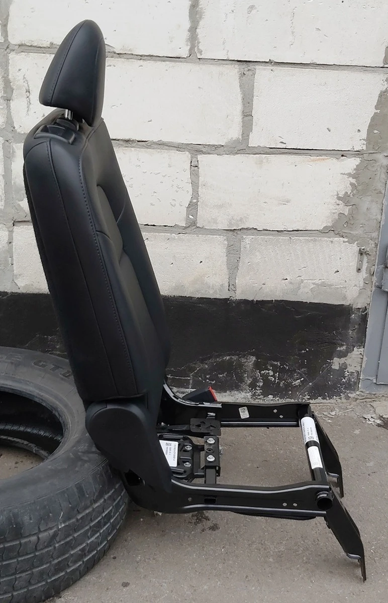 2 Спинка сидіння 2-го ряду одинарна PUR BLK у зборі з підголівником Tesla Model Y 3907892-01-A