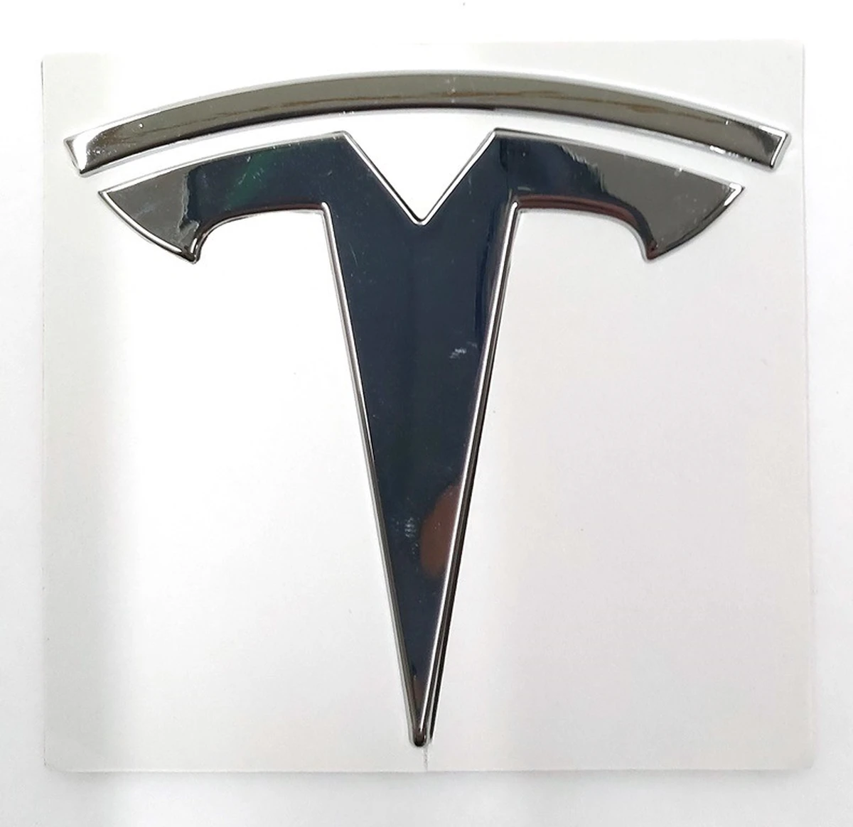 1 Емблема "Т" кришки багажника Tesla model 3 1494950-00-A