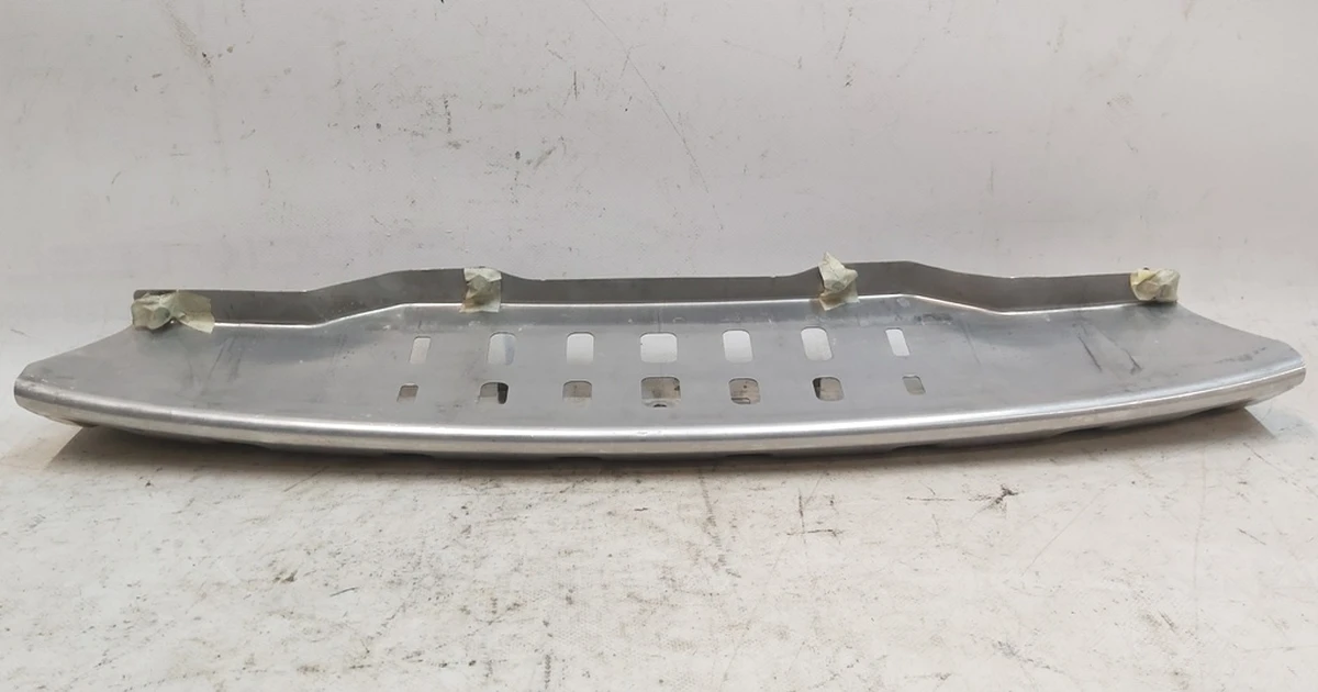 2 Підсилювач верхньої передньої панелі Tesla Model Y 1495093-00-B