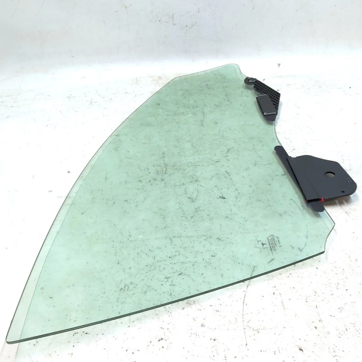 1 DOUBLE FRONT DOOR LEFT GLASS assembly with mounting brackets Tesla model Y 1495508-00-A