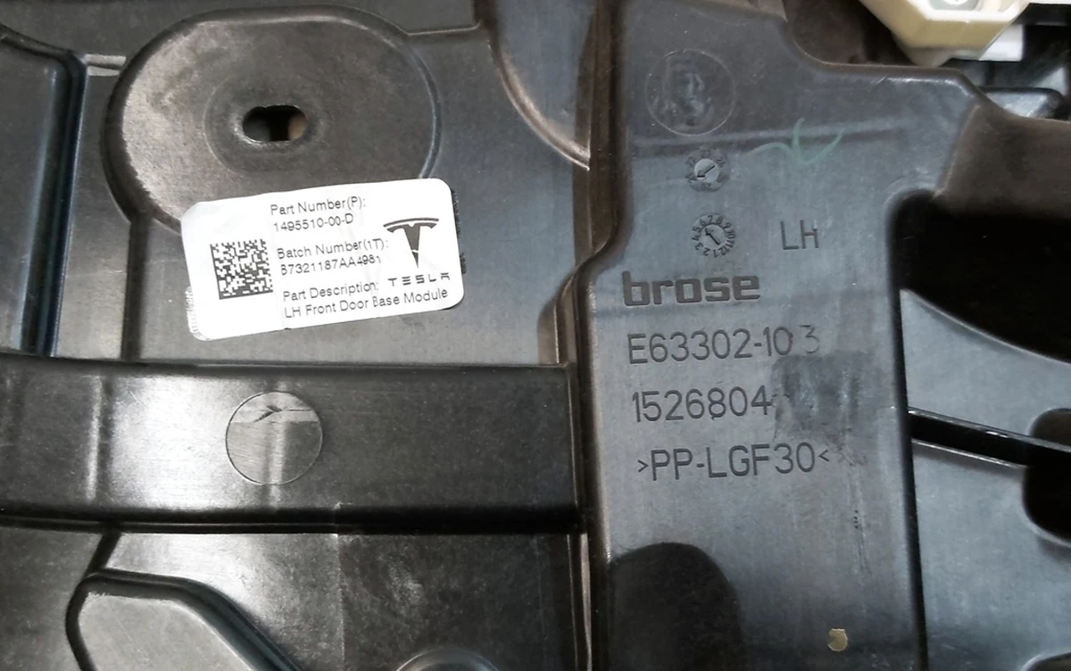 6 Assembly LH Front Door Base Module with Window regulator mechanism - Front door - Left hand Tesla Model Y 1526804-00-C, 1526800-00-F