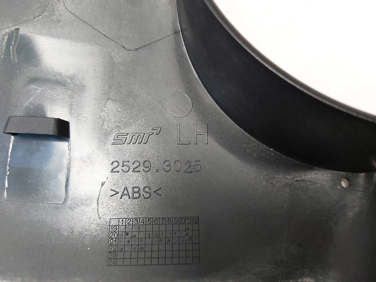 Накладка дзеркала зовнішнього лівого нижня 2529.3025 BLACK із пошкодженням Tesla Model Y 1594111 1495587