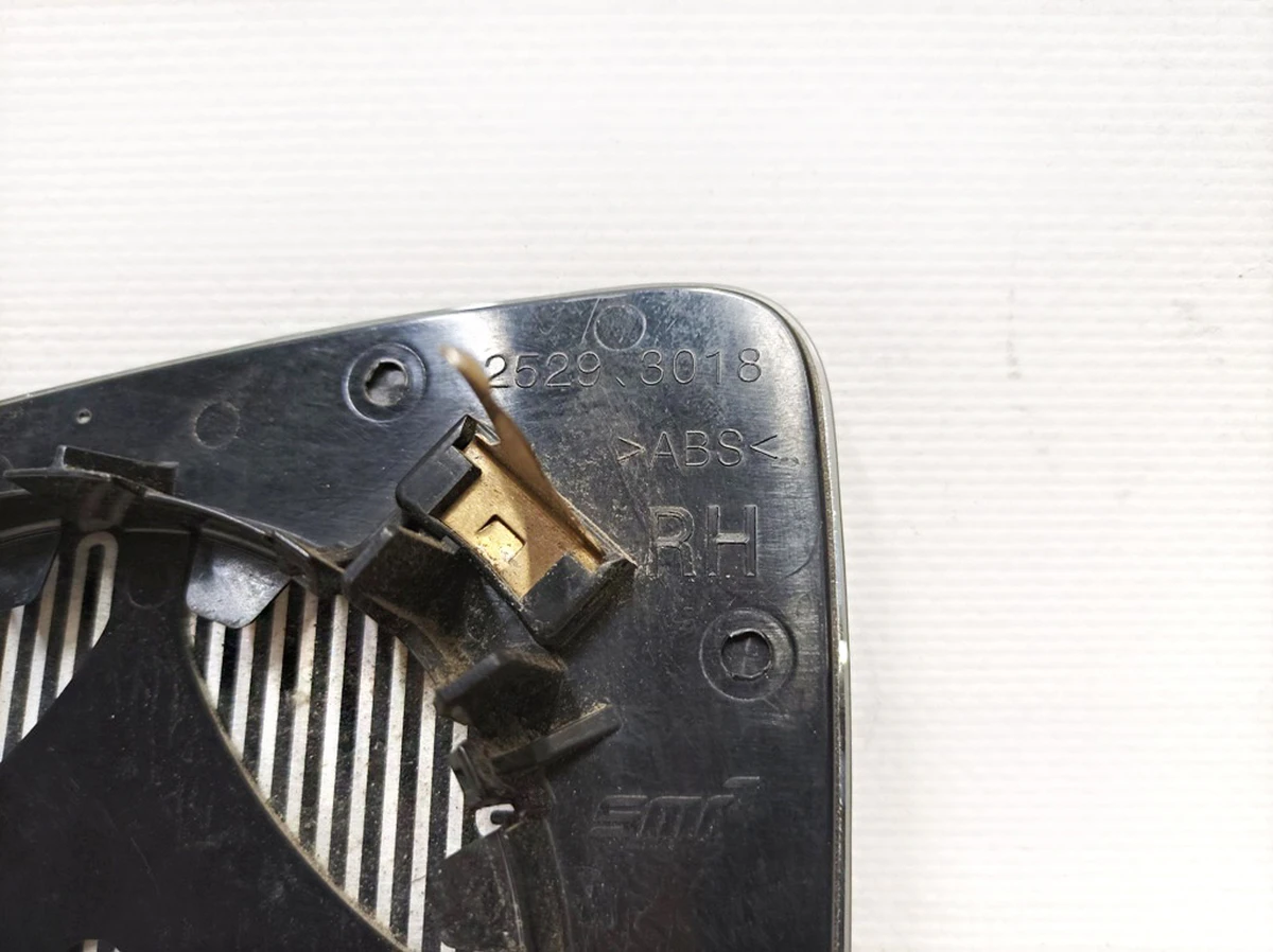 Дзеркальний елемент дзеркала зовнішнього правого 2529.3018 без затемнення Tesla model Y 1615883-00-A