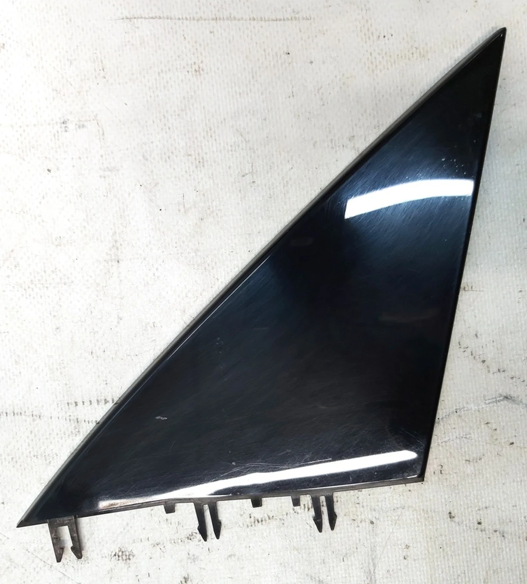 8 Заглушка дзеркала лівого 2529.3015 (трикутник) Tesla Model Y 1495632-00-B