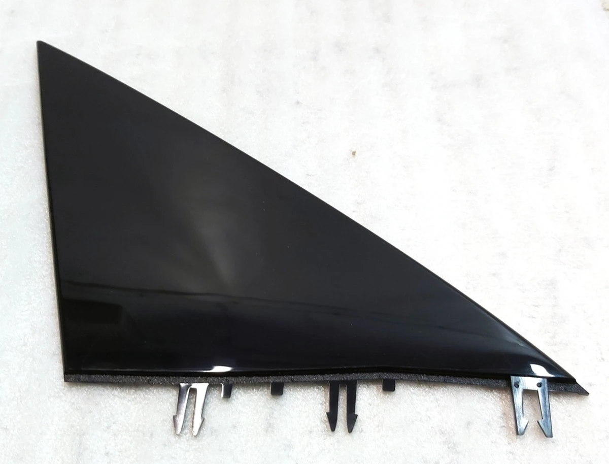 9 Заглушка дзеркала правого 2529.3016 (трикутник) Tesla model Y 1495633-00-B