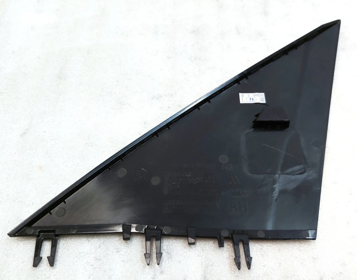 9 Заглушка дзеркала правого 2529.3016 (трикутник) Tesla model Y 1495633-00-B
