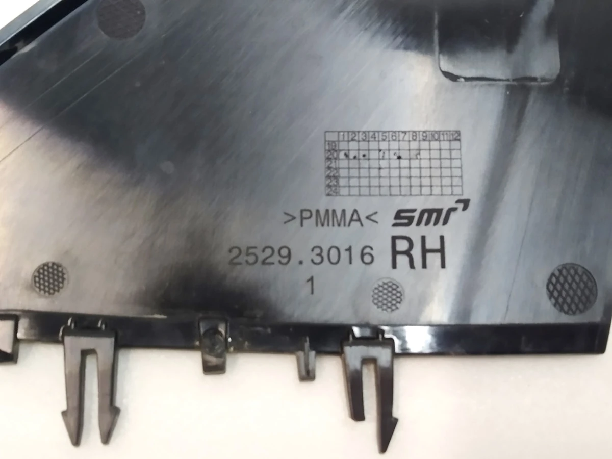 9 Заглушка дзеркала правого 2529.3016 (трикутник) Tesla Model Y 1495633-00-B