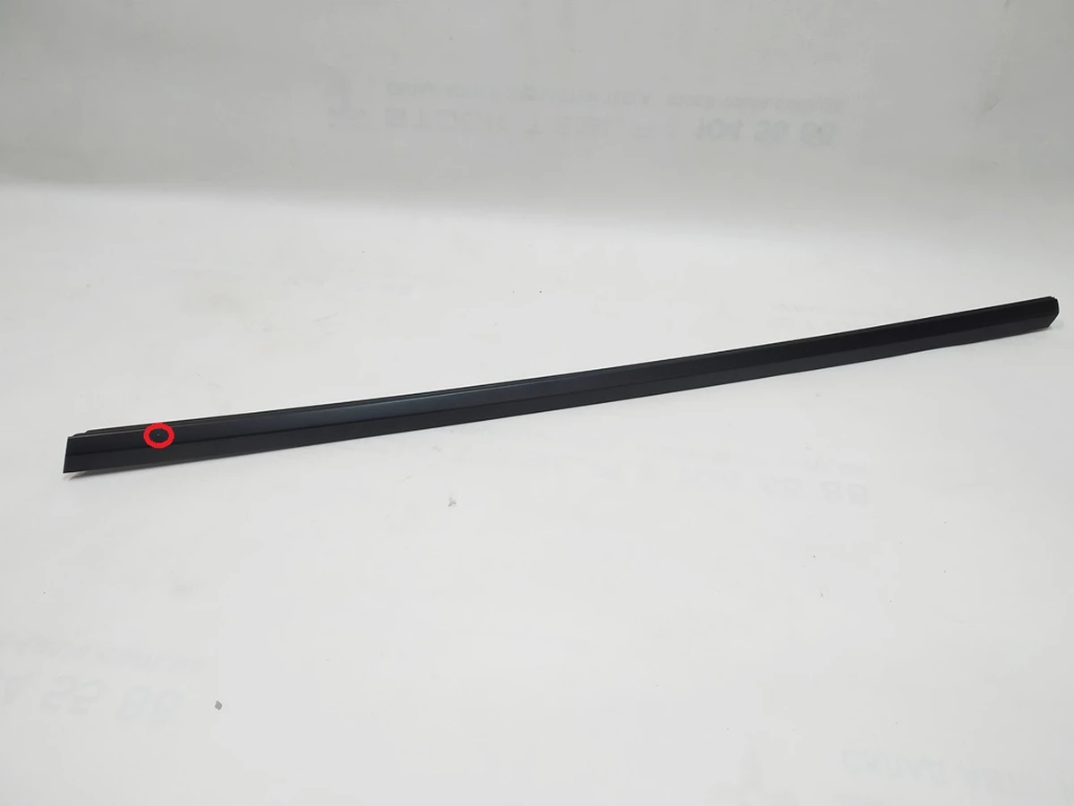 2 Молдинг наружный двери передней левой BLACK Tesla Model Y 1495710-00-F